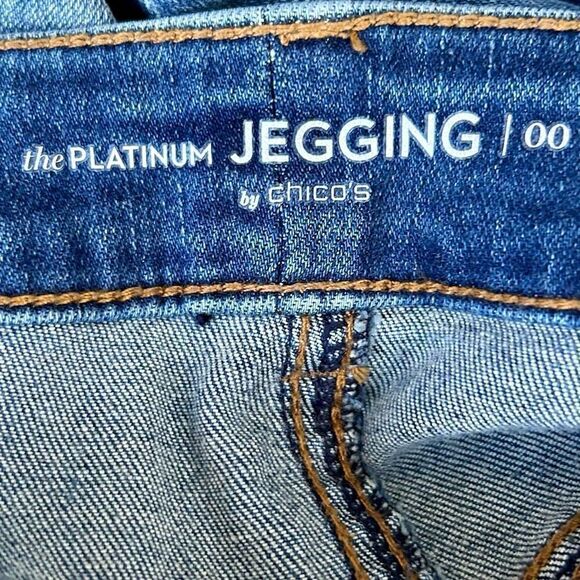 Chico's The Platinum Jegging Jeans Women's Size 00 Straight-leg Mid-Rise Mid-Was - Picture 8 of 11
